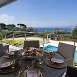 Julia - Regarda Travel