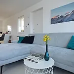 Julia - Regarda Travel Villa