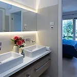 Julia - Regarda Travel Villa *