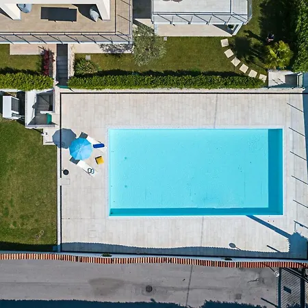 Julia - Regarda Travel