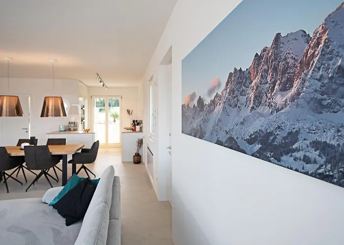 Julia - Regarda Travel Villa