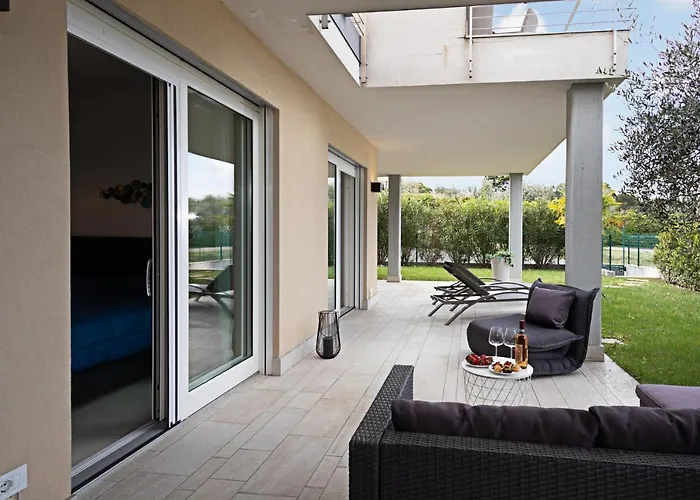 Julia - Regarda Travel Villa