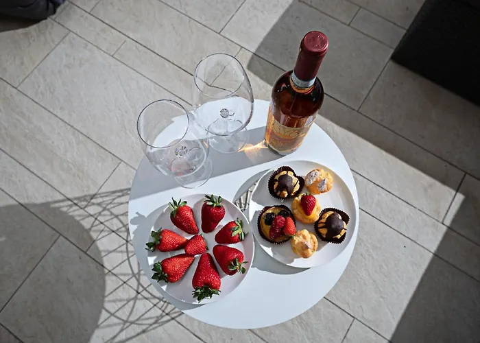 Julia - Regarda Travel *