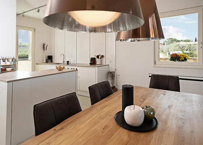 Julia - Regarda Travel *