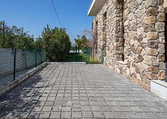 Julia - Regarda Travel