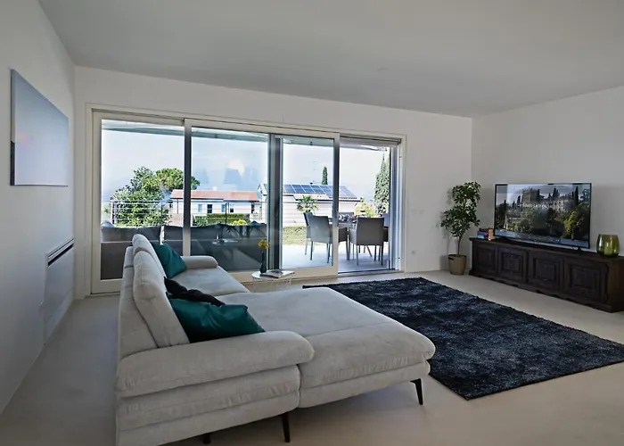 Villa Julia - Regarda Travel