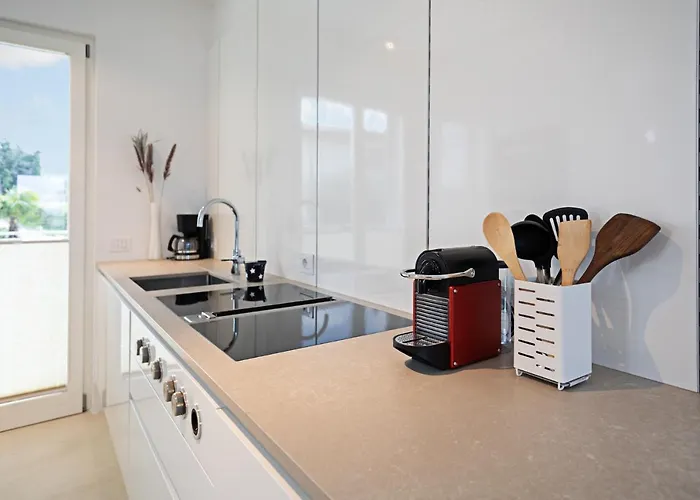 Julia - Regarda Travel