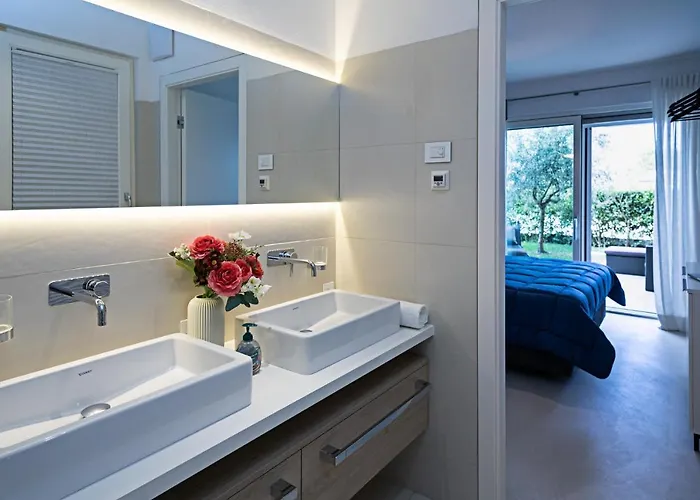 Julia - Regarda Travel Villa *