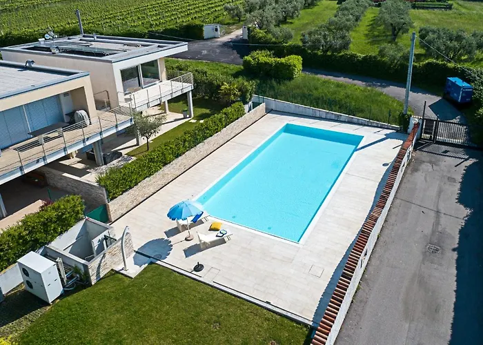 Julia - Regarda Travel