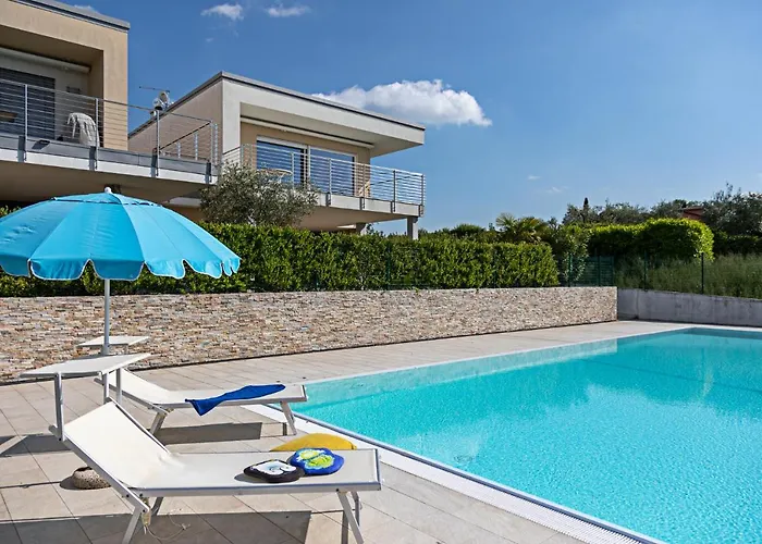 Julia - Regarda Travel